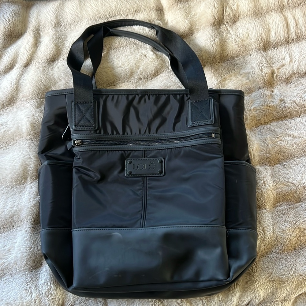 Gently used and extremely versatile shoulder bag that converts to a backpack